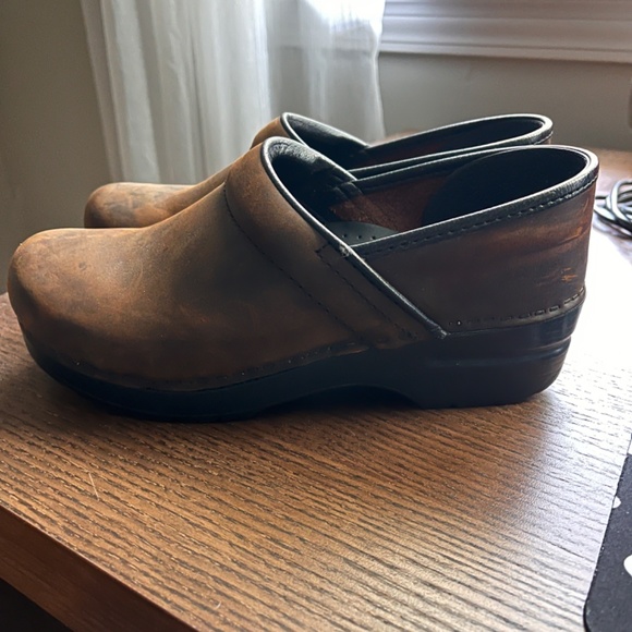 Dansko size 8 clogs - Picture 3 of 6
